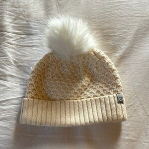 Cozy Cream Knit Pom-Pom Beanie